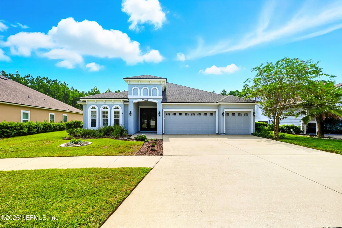 Photo of 96072 BREEZEWAY Court