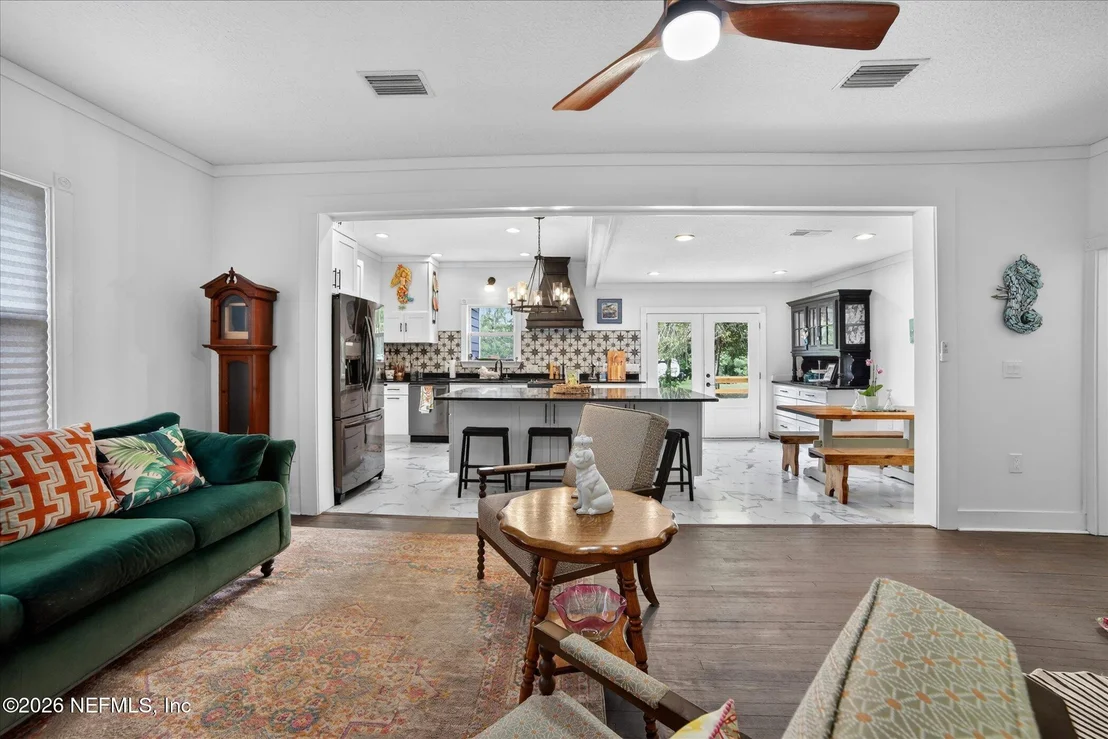 Photo of 28180 LAKE HAMPTON Road