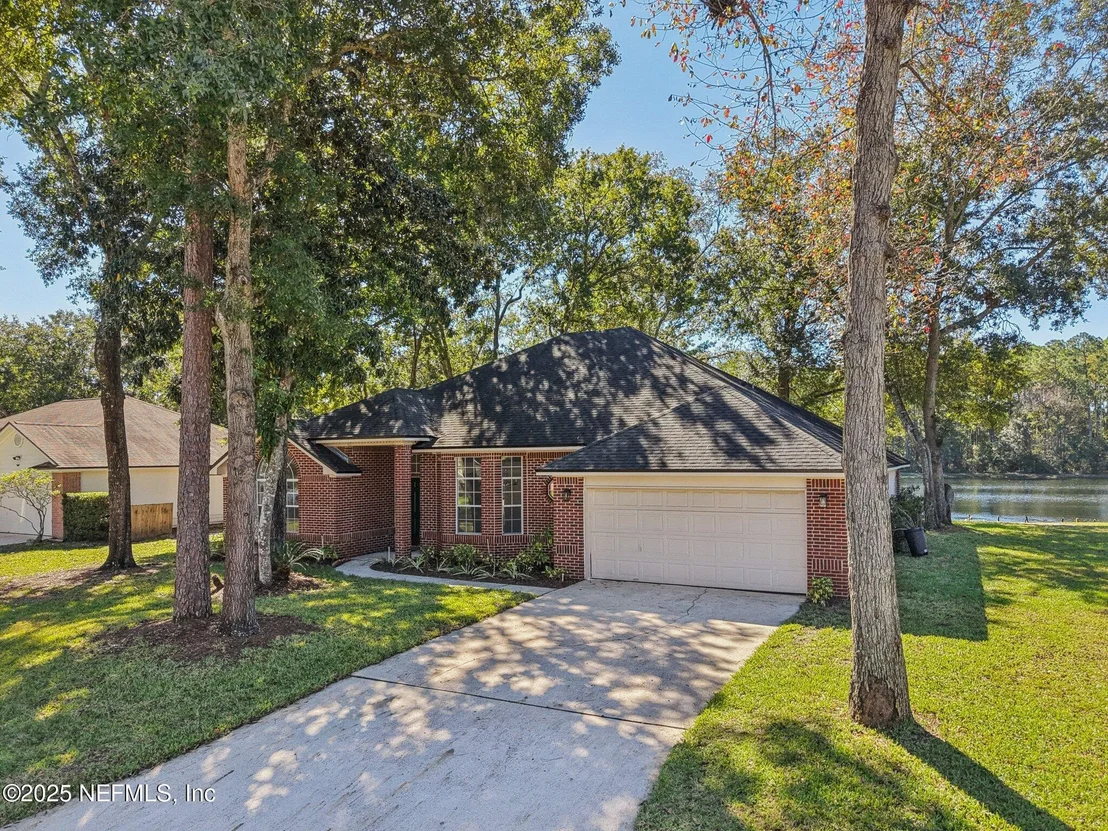 Photo of 208 HONEYSUCKLE Way