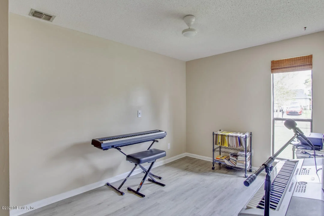 Photo of 2428 OAKVIEW Drive