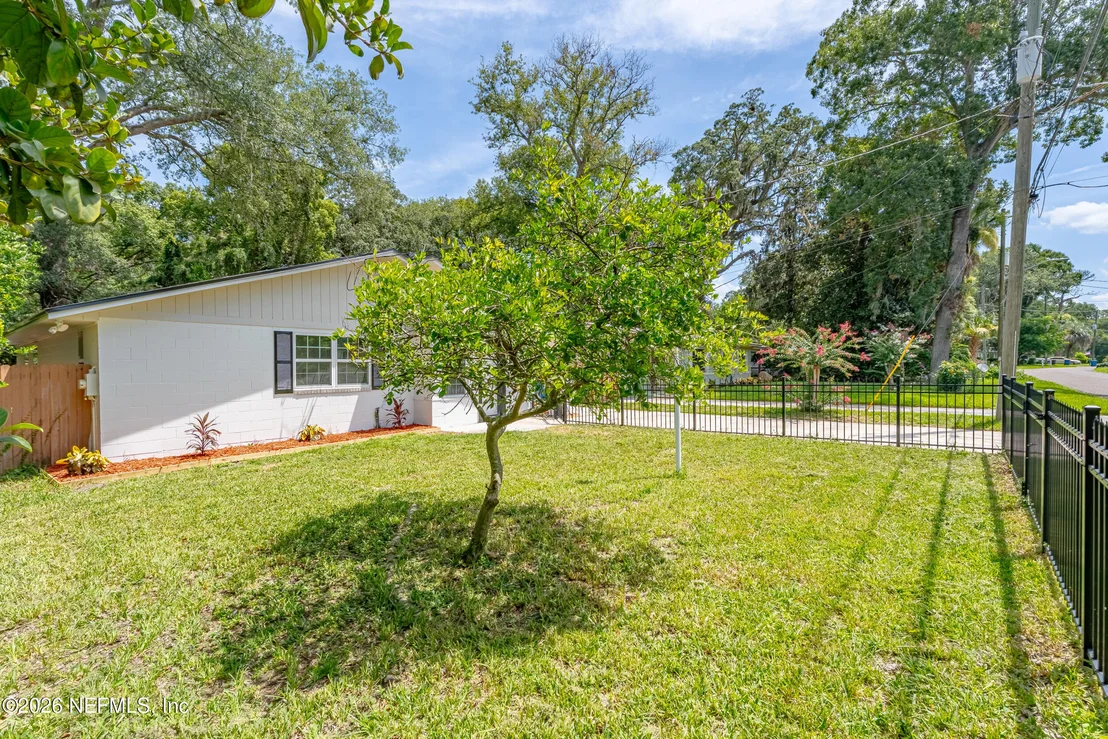 Photo of 5331 N NORTH RIVER Road