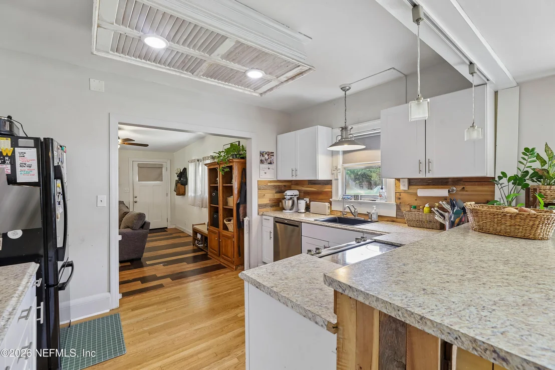 Photo of 2252 MILLS Road