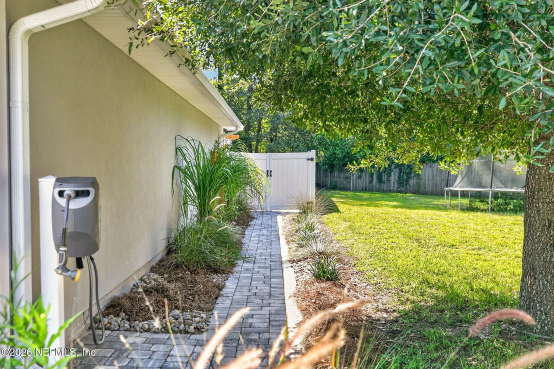 Photo of 6983 LORIS Lane