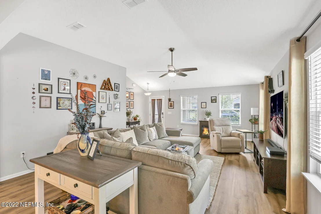 Photo of 707 SEVILLE Parkway