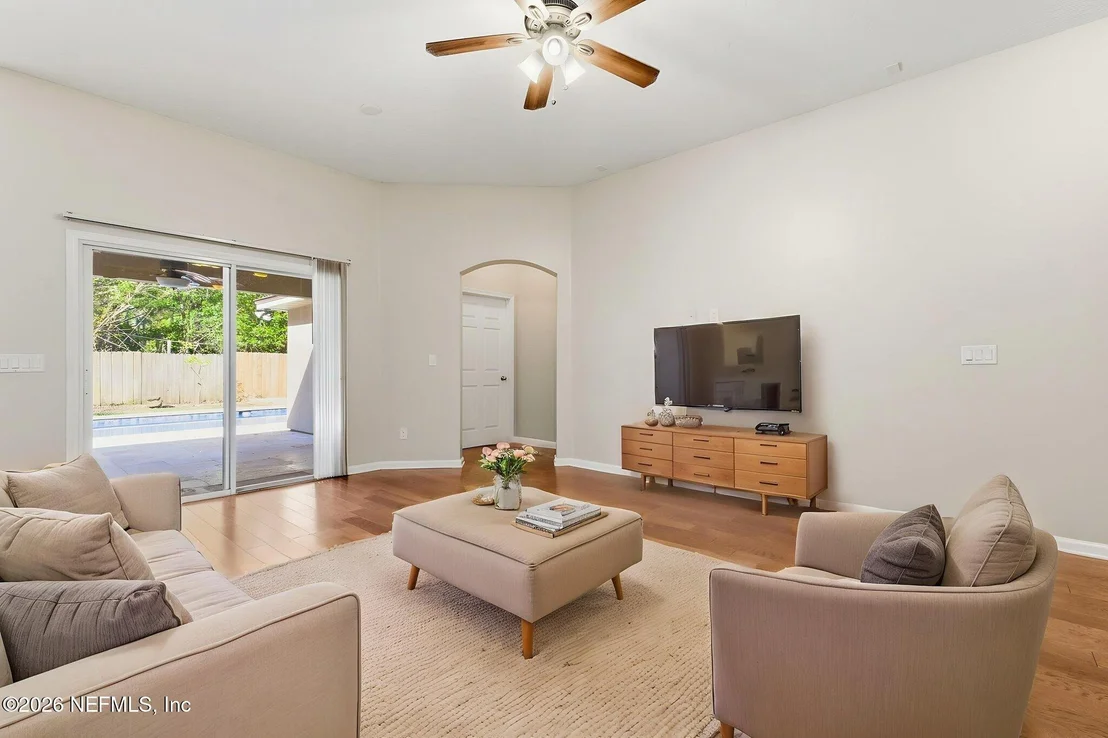 Photo of 880 CLAY Street