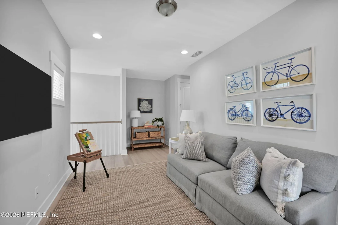 Photo of 472 RIDGEWAY Road