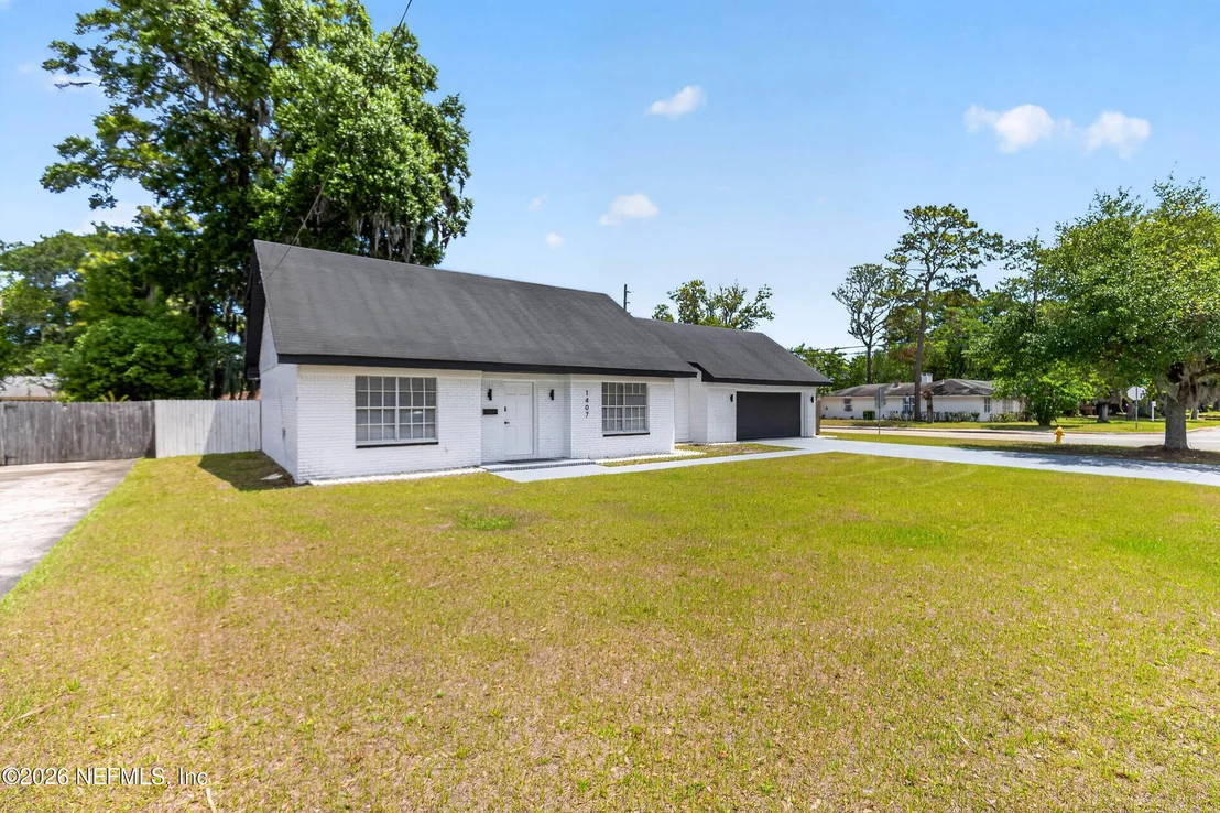 Photo of 1407 GRANDVIEW Drive