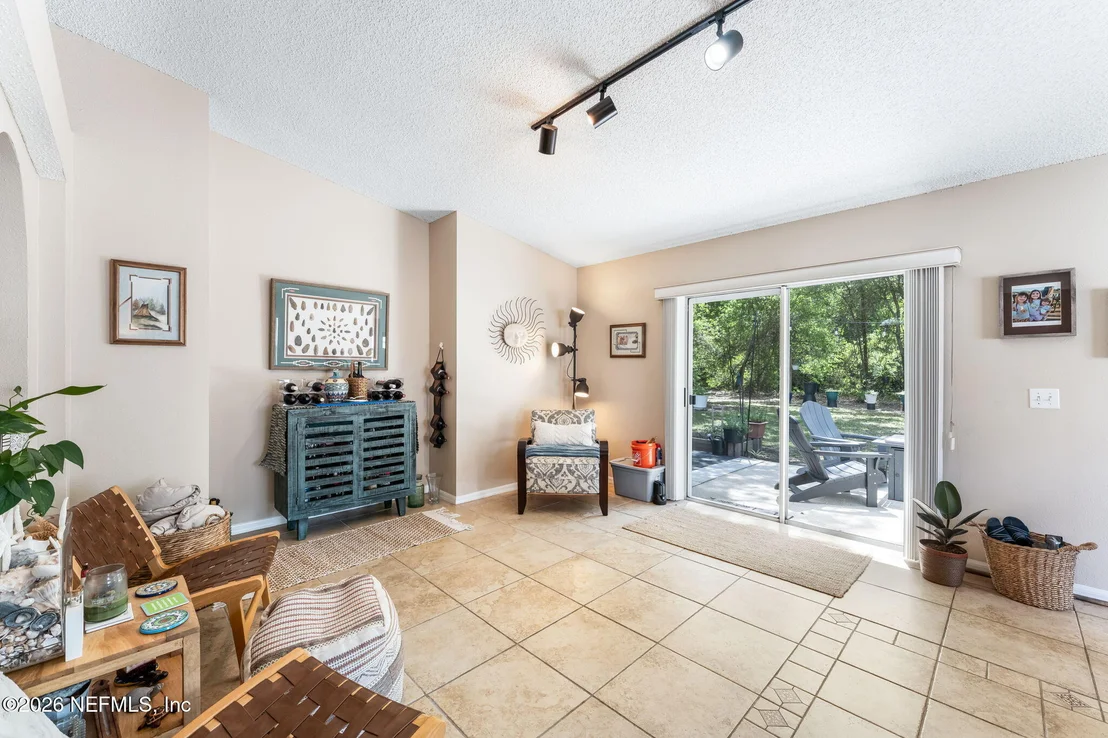 Photo of 2274 PEERLESS Lane W