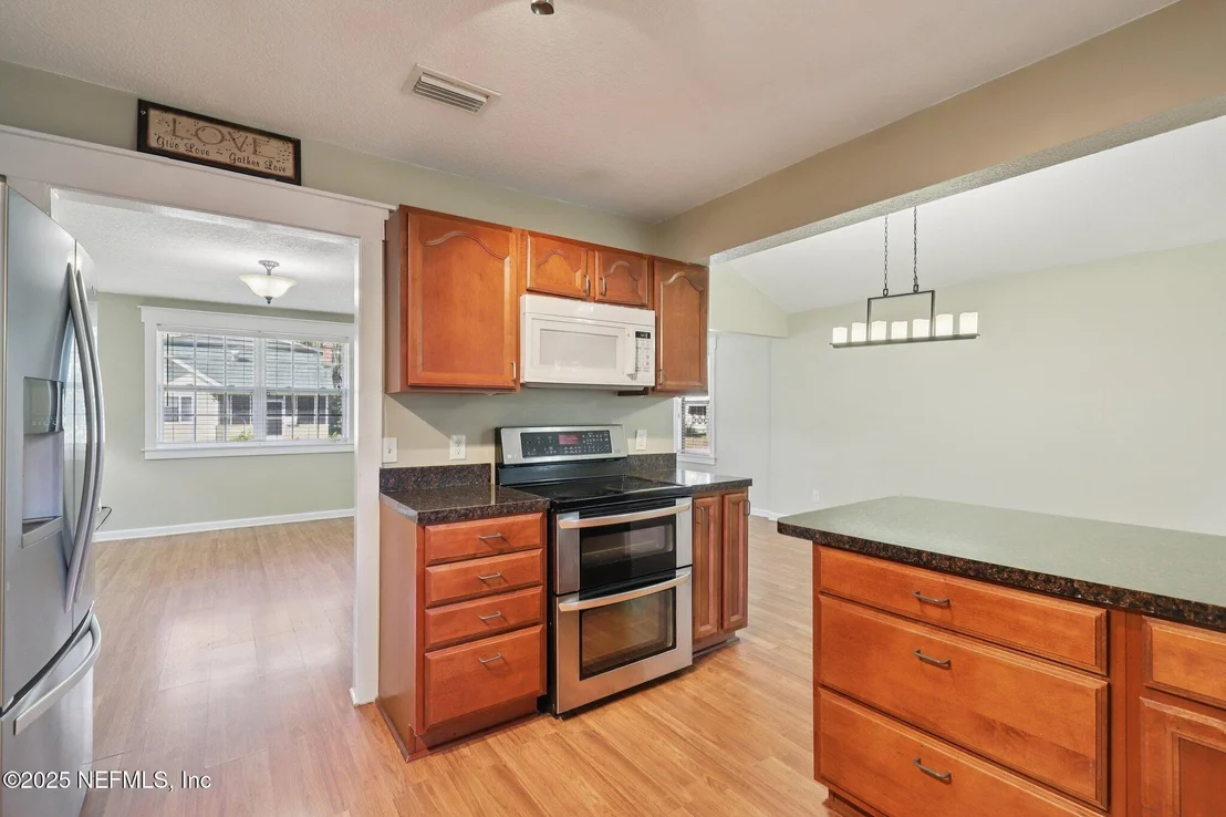 Photo of 2707 MERWYN Road