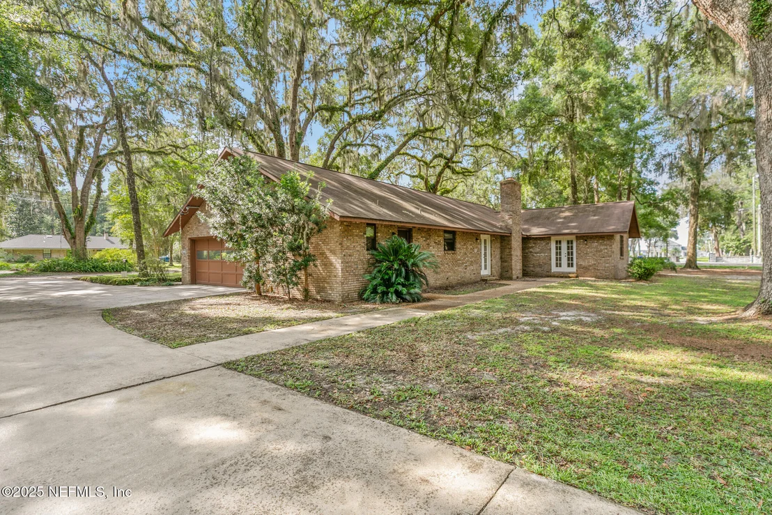 Photo of 1885 RIVER OAKS Drive