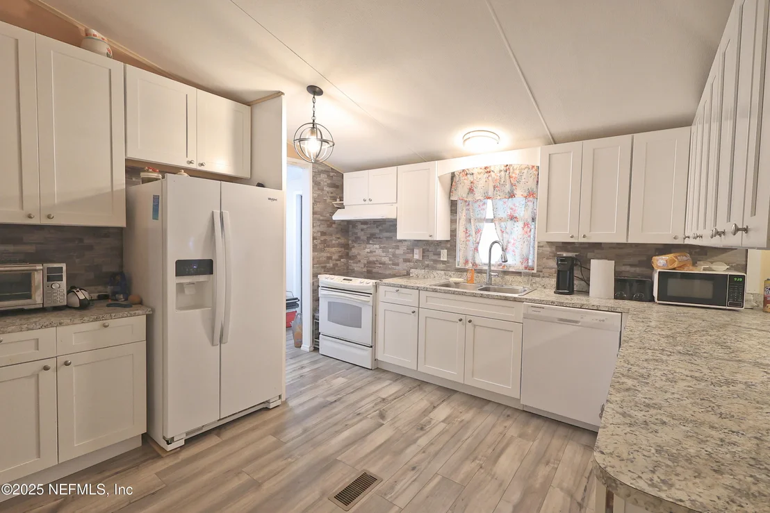 Photo of 138 EDGEWATER Road