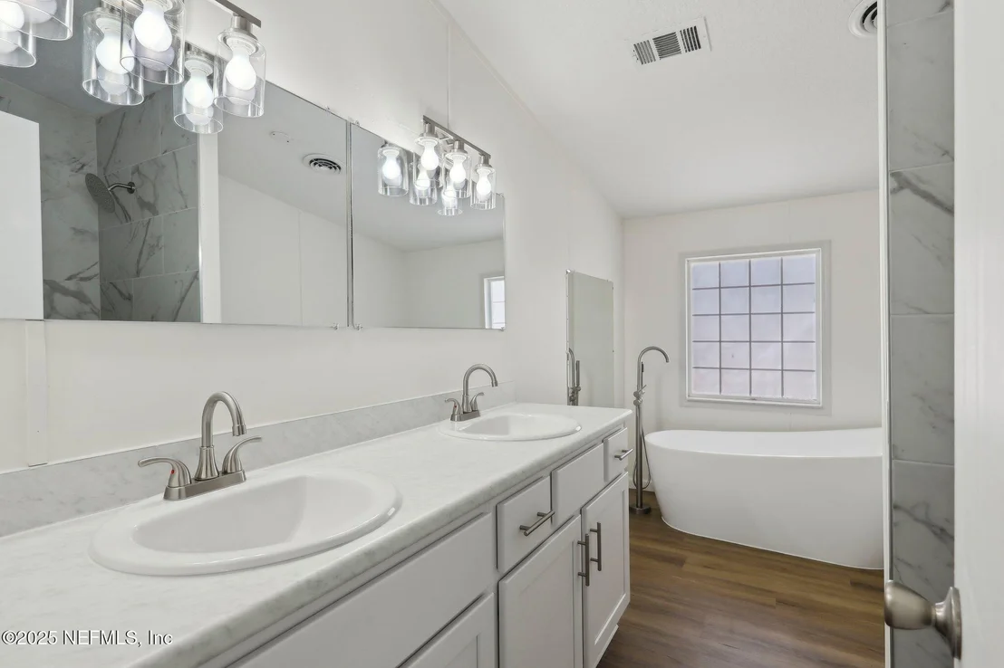Photo of 606 JACKSON Road
