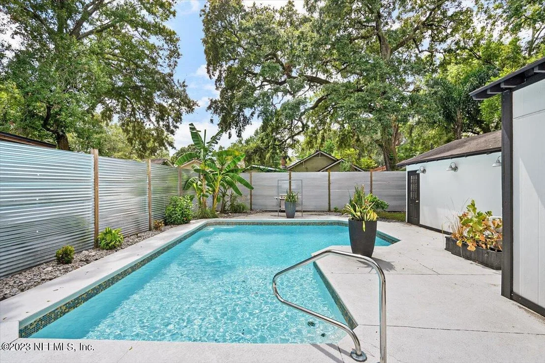 Photo of 4632 CRESCENT Street