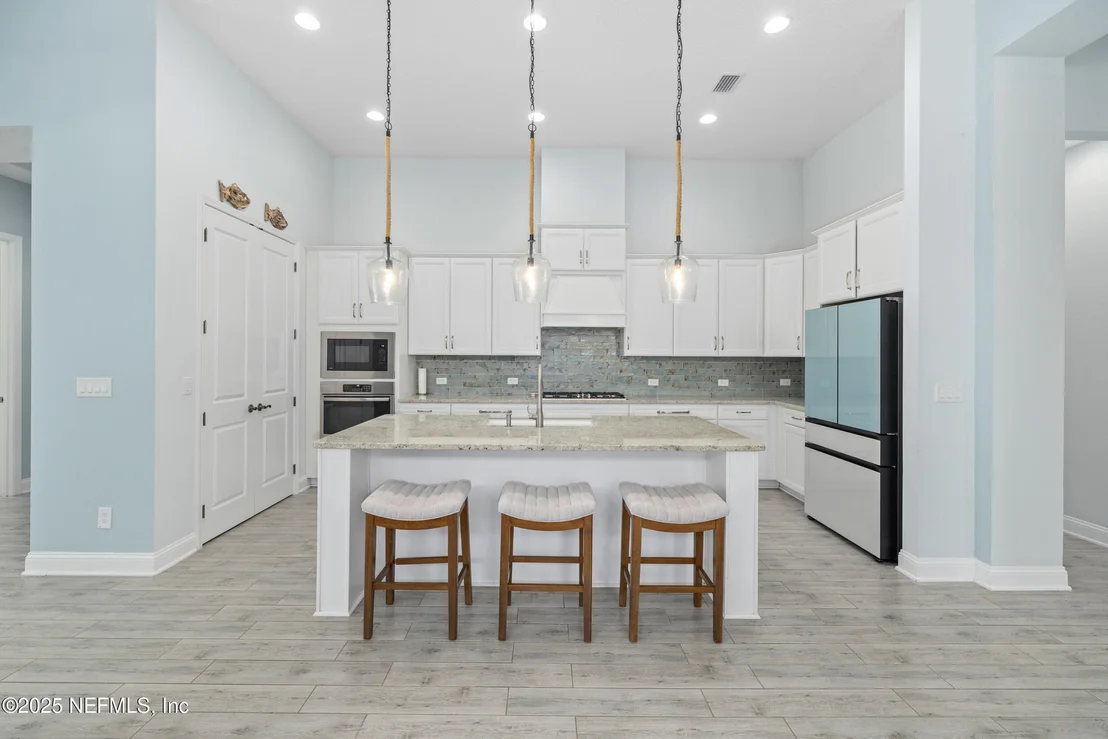 Photo of 162 PARKBLUFF Circle