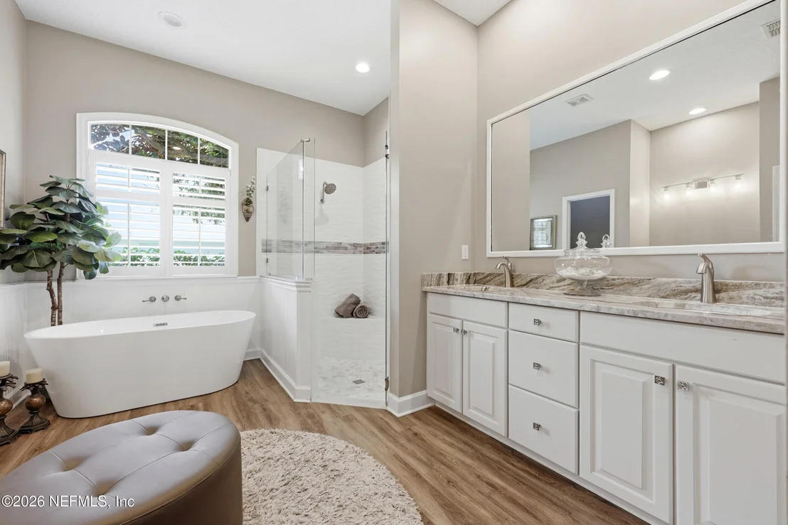 Photo of 828 RILEY Lane