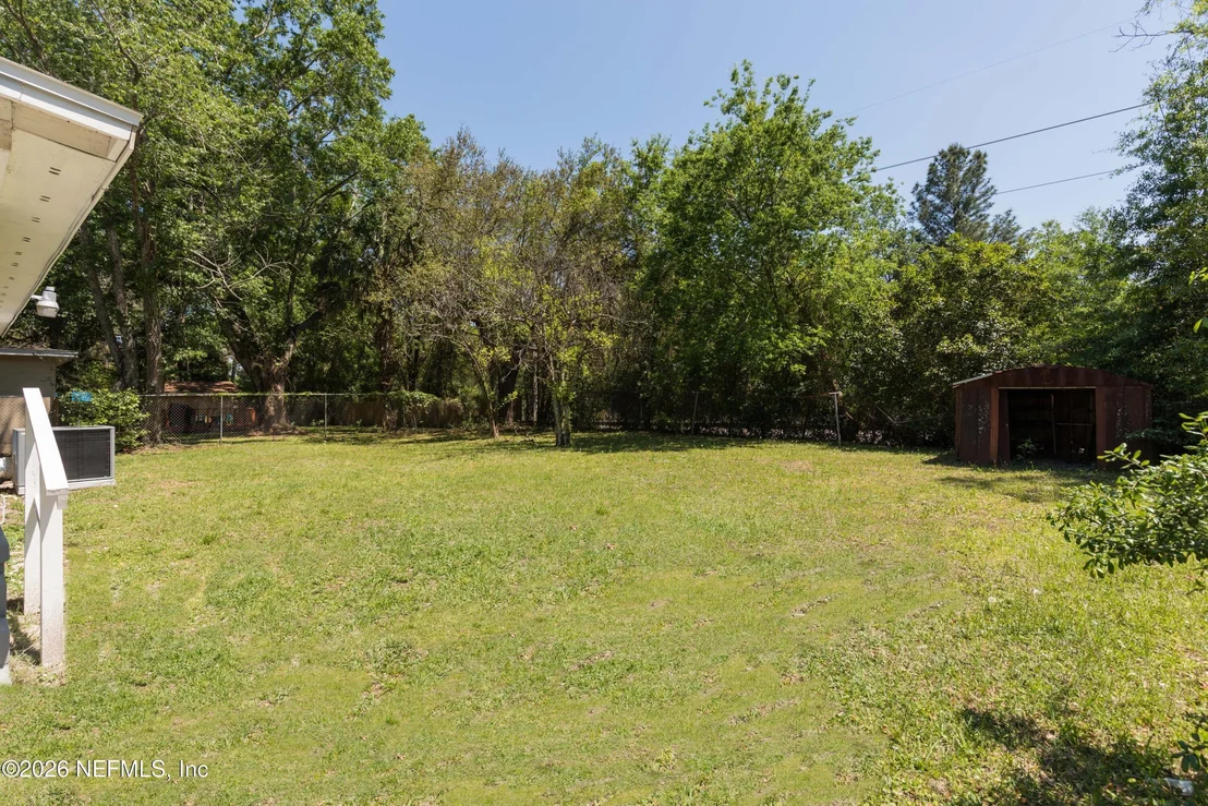 Photo of 1922 MACLEAN Road