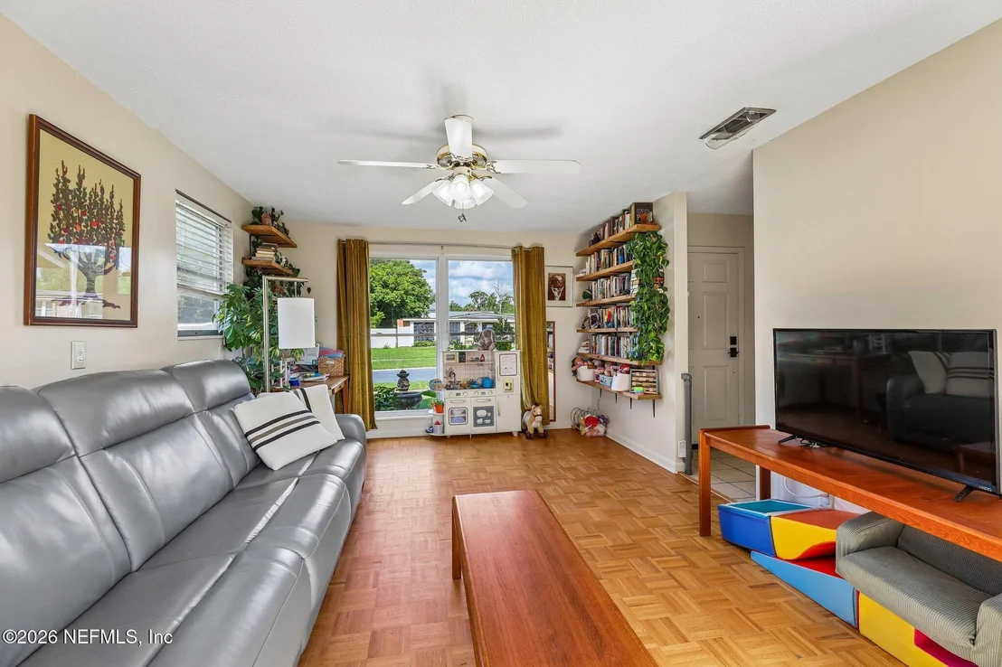 Photo of 1189 CROWN Drive