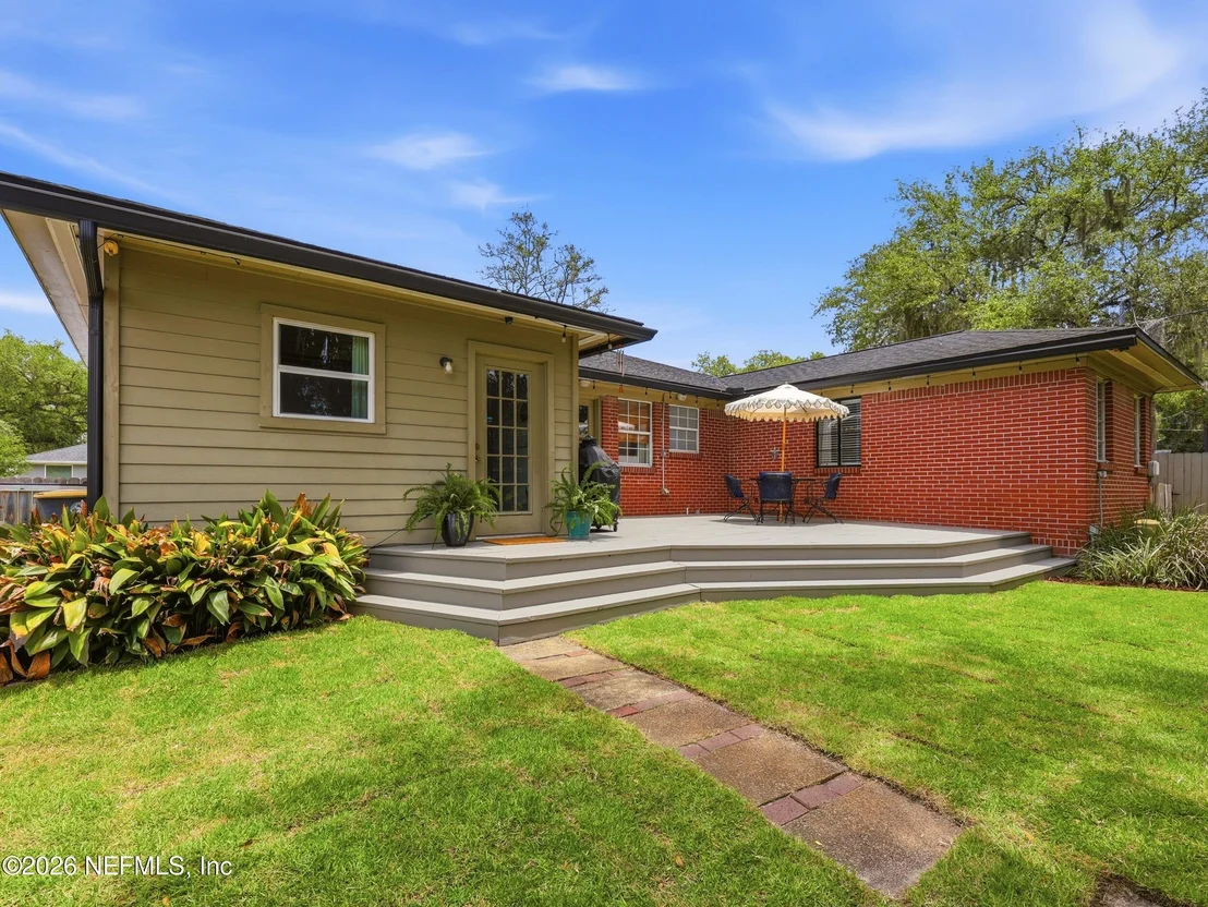 Photo of 1630 MAYVIEW Road