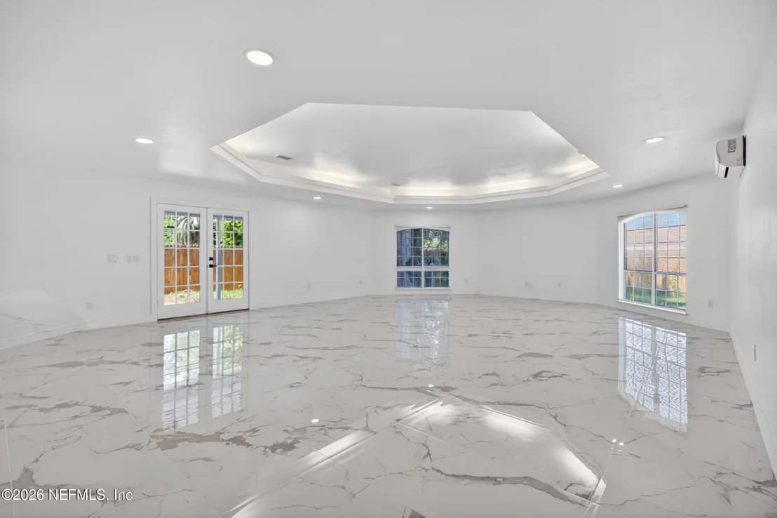 Photo of 1407 GRANDVIEW Drive