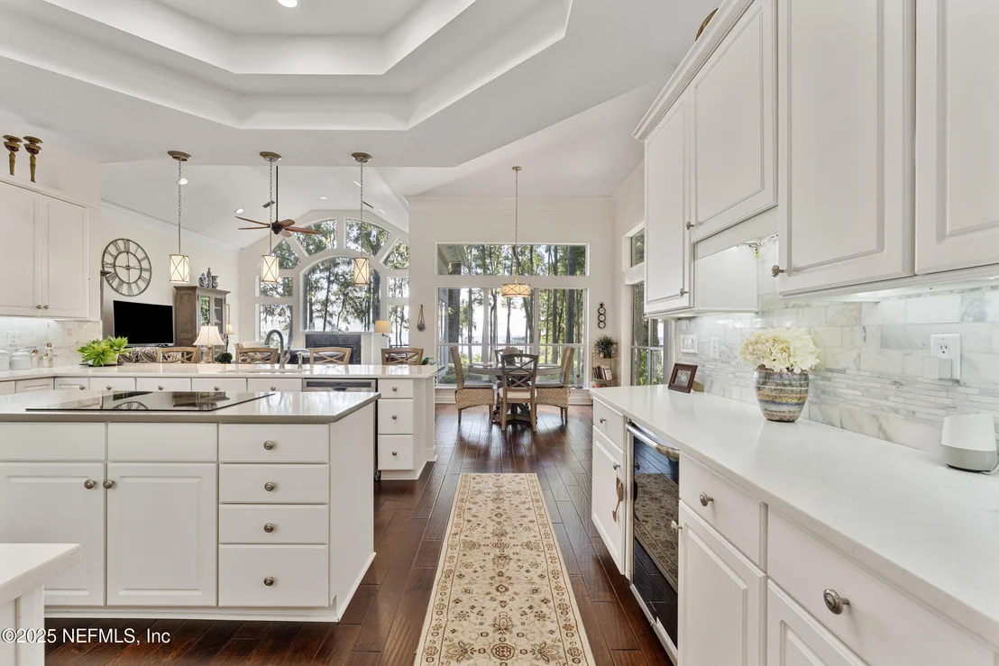 Photo of 686 FREDERIC Drive