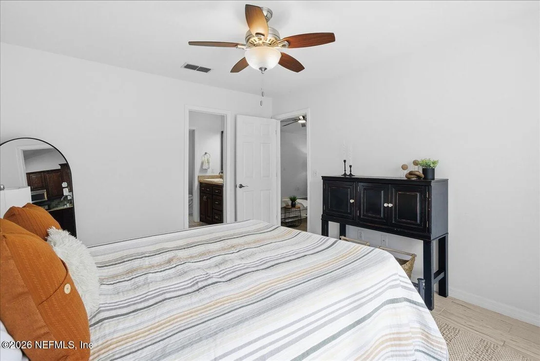 Photo of 425 3RD Street W