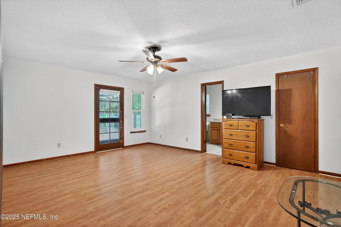 Photo of 530 HICKORY Drive