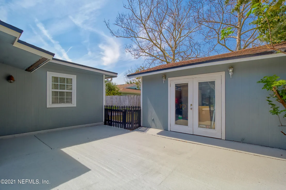 Photo of 412 WHITING Lane
