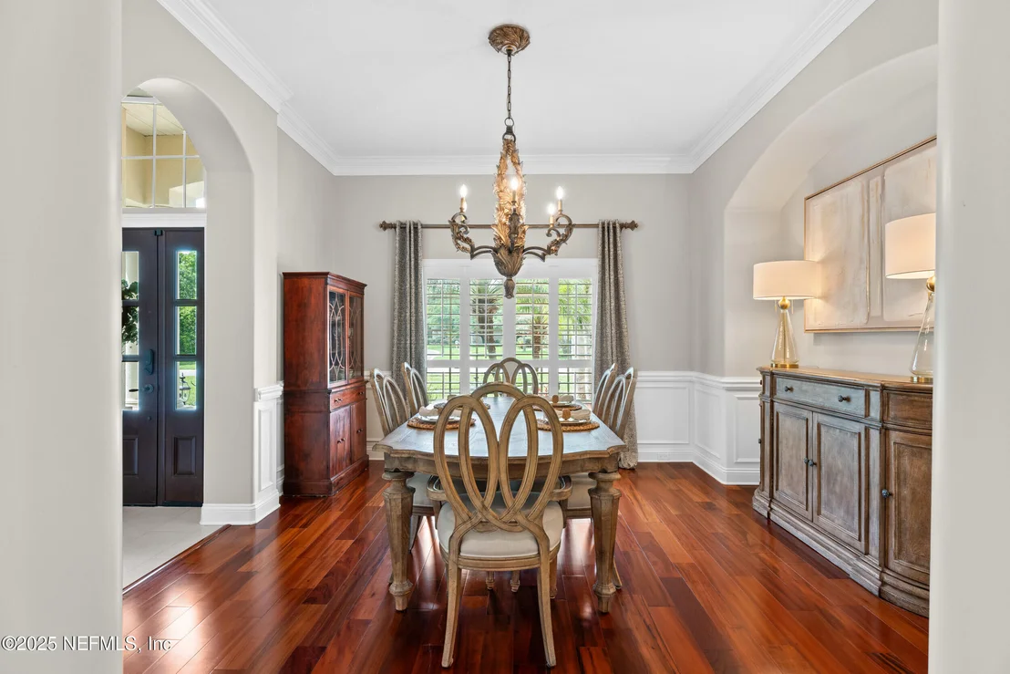 Photo of 389 SUMMERSET Drive