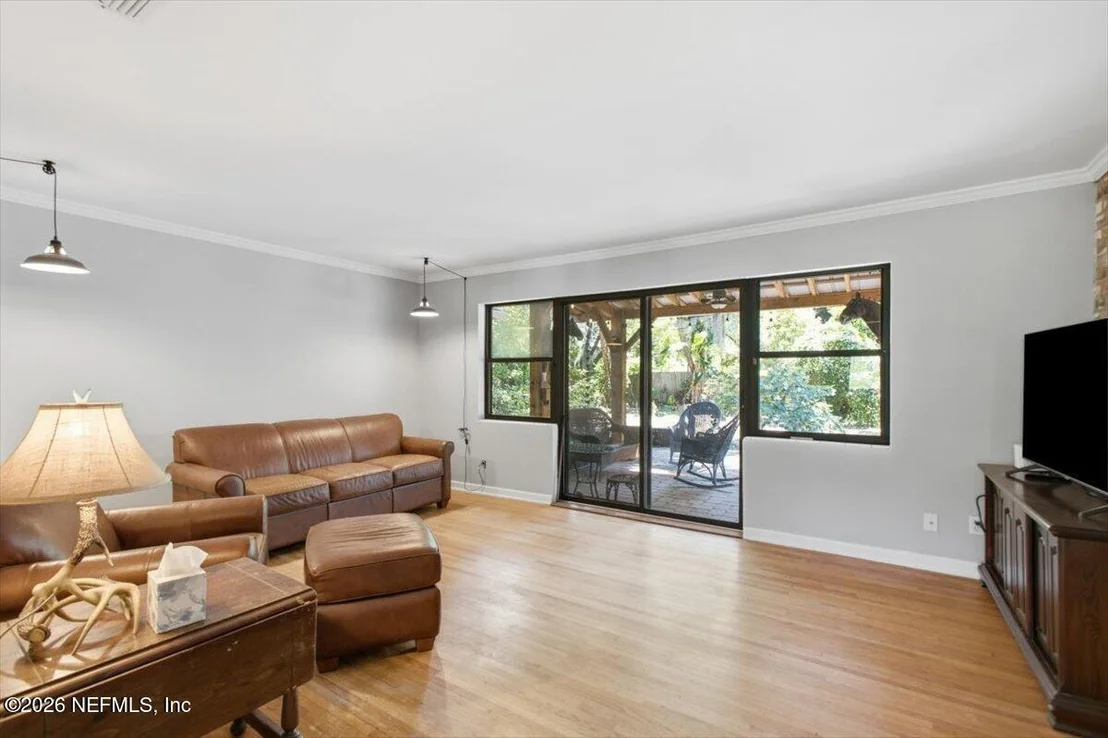 Photo of 1425 OAK HAVEN Road