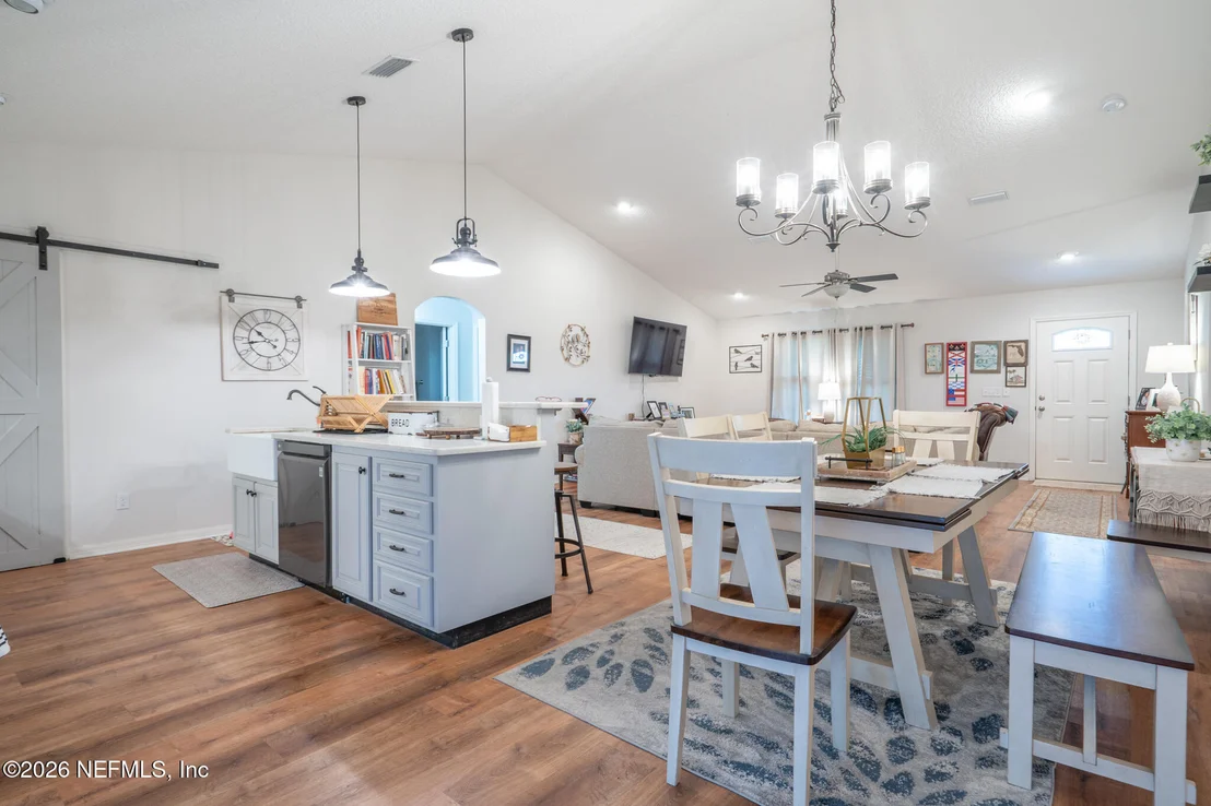 Photo of 272785 MURRHEE Road