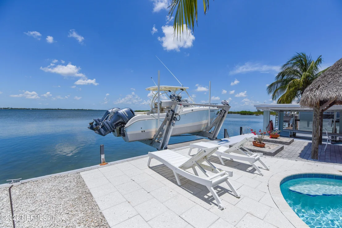 Photo of 1136 W SHORE Drive