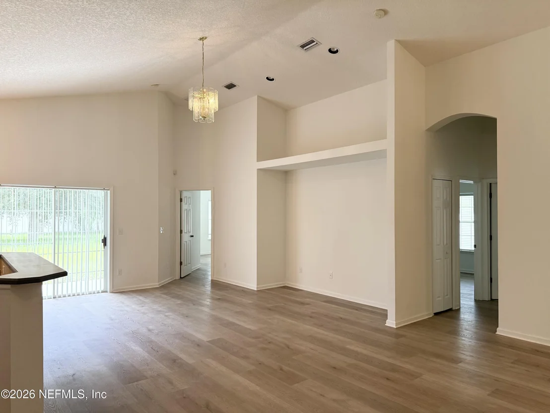 Photo of 200 NOTTINGHAM Drive W