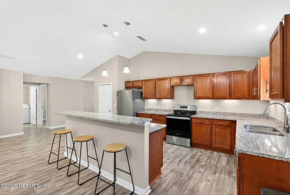 Photo of 815 BAKER Avenue