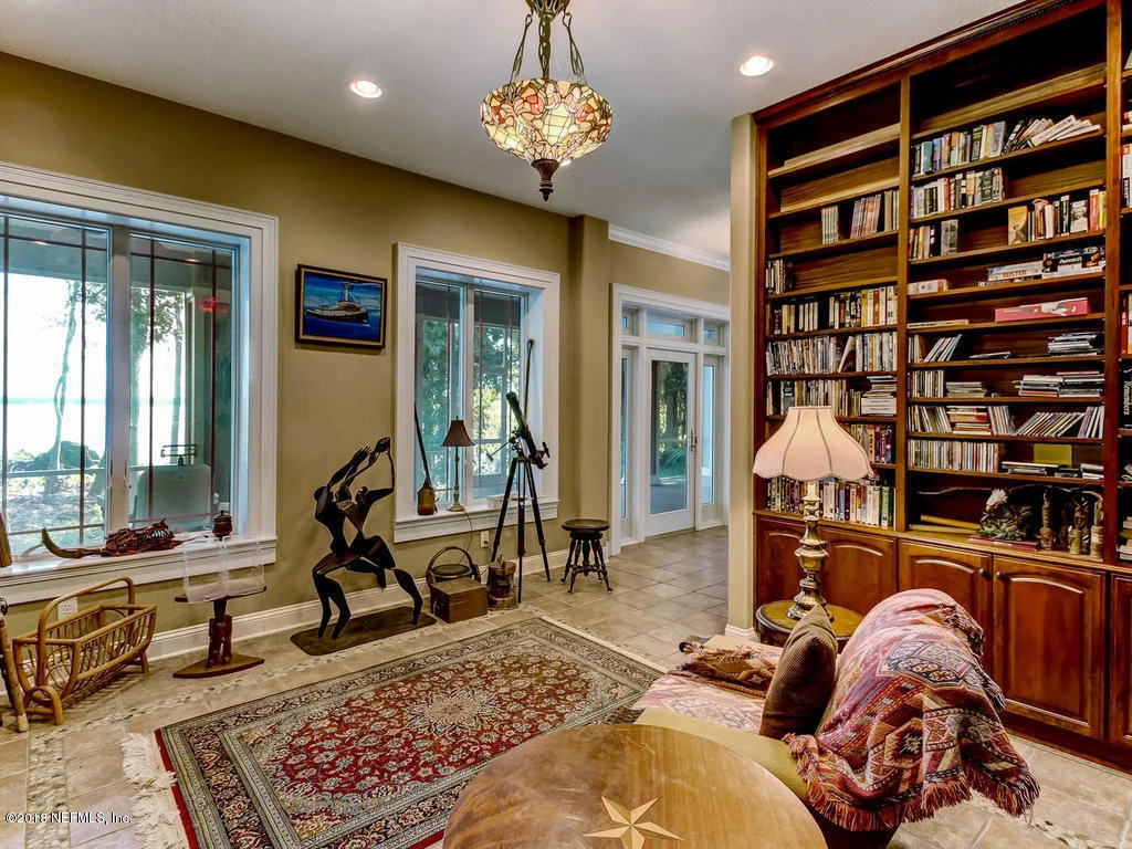 Photo of 595 W RIVER Road