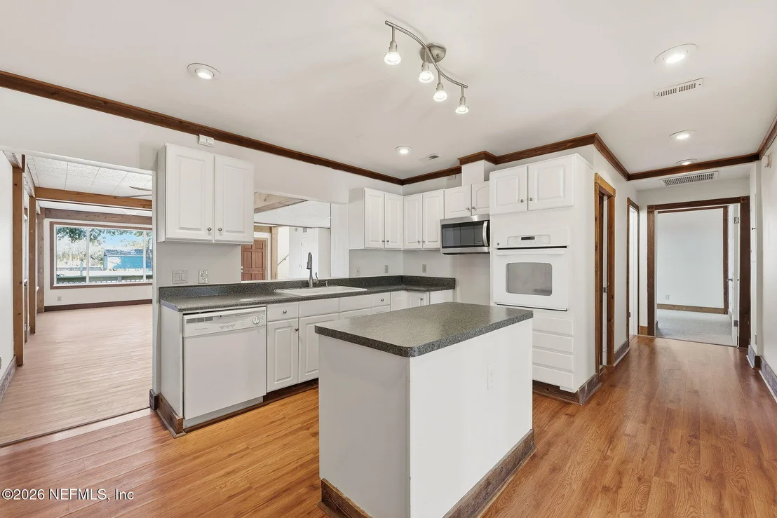 Photo of 1863 LIVE OAK Drive