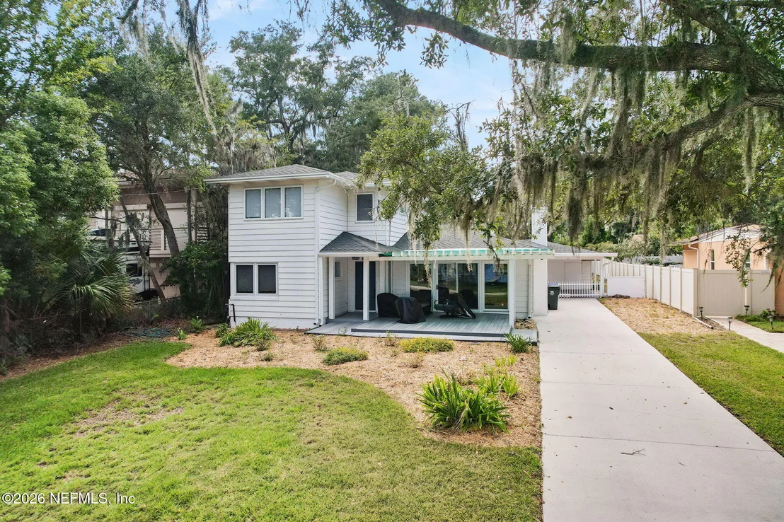 Photo of 930 RIVER Road
