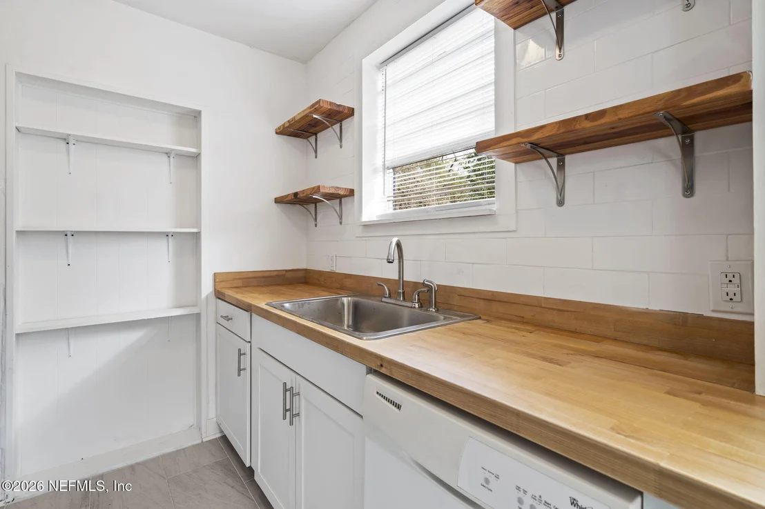 Photo of 517 CLINTON Drive