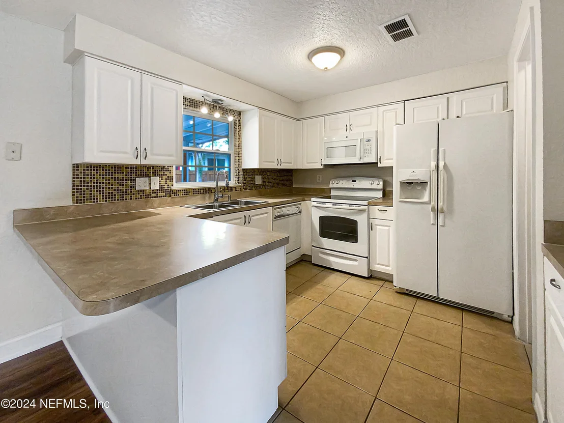 Photo of 150 SHORES Boulevard