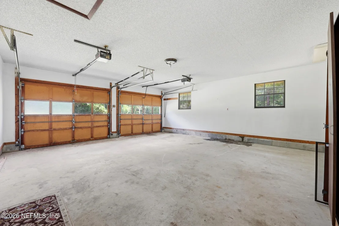 Photo of 1733 HEREFORD Road