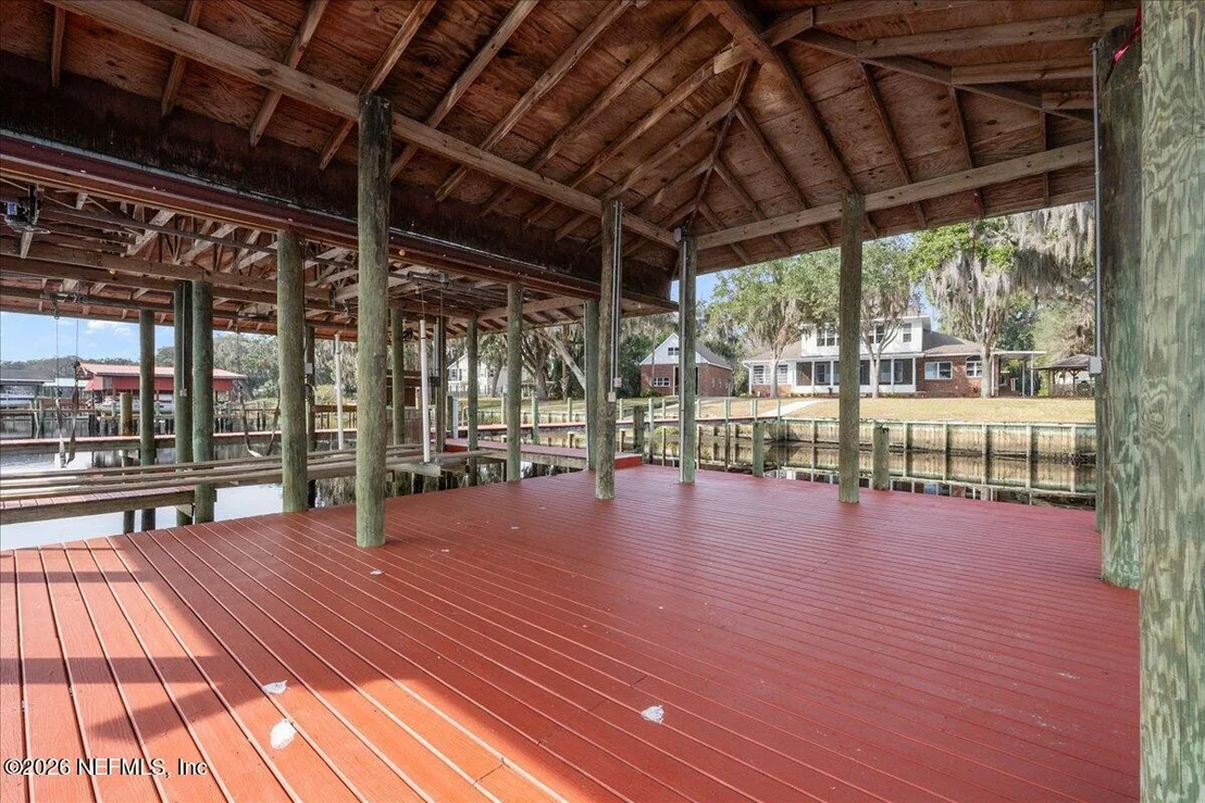 Photo of 533 W RIVER Road