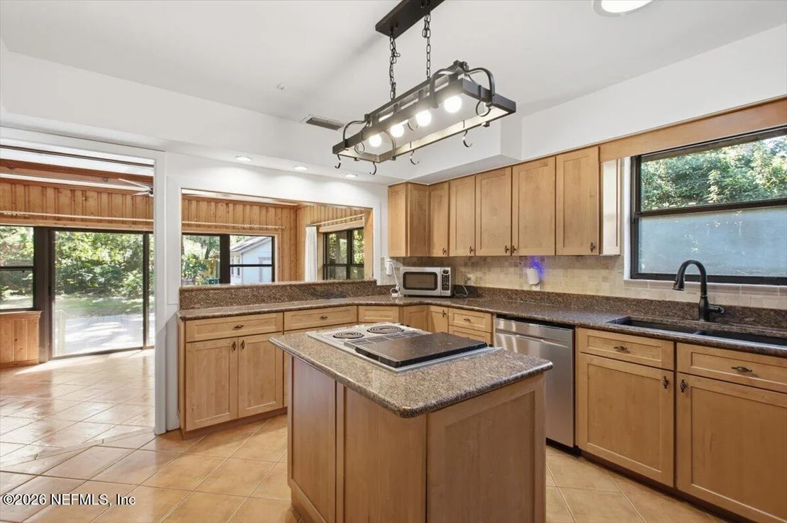 Photo of 1425 OAK HAVEN Road