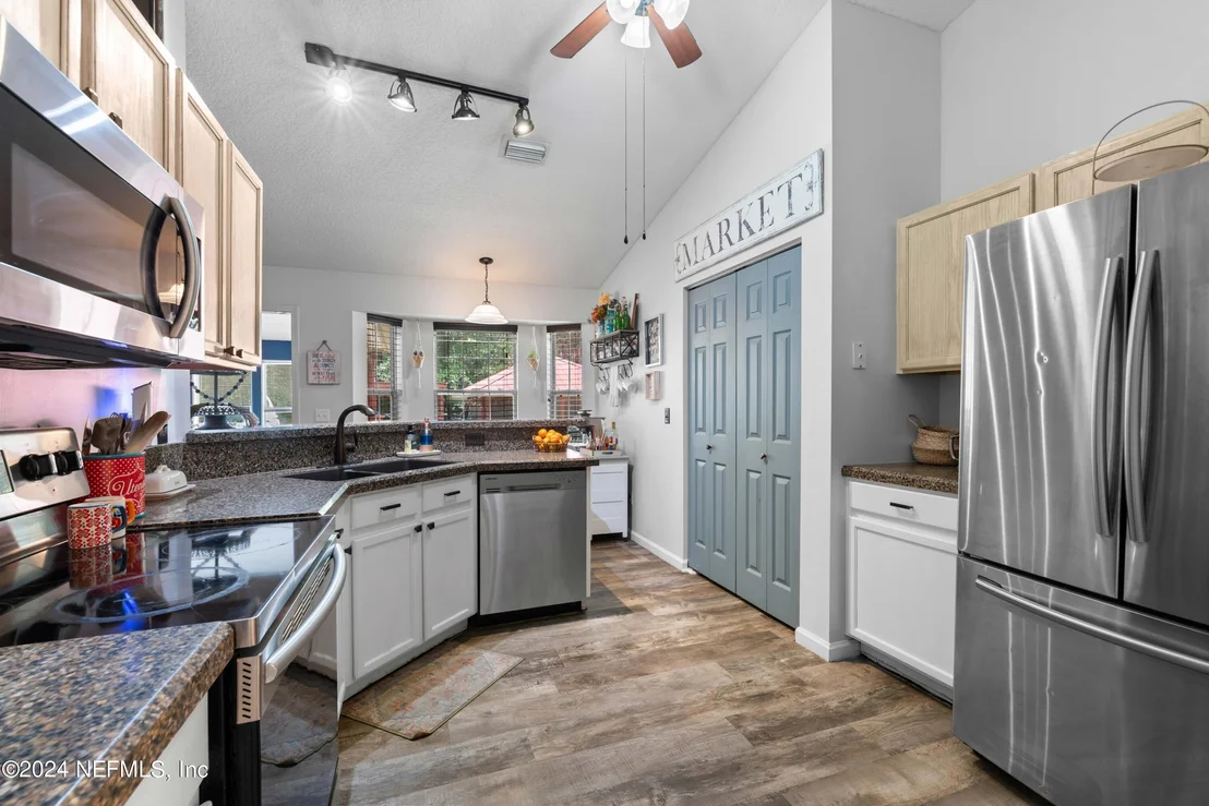Photo of 2592 MYRTLE Loop