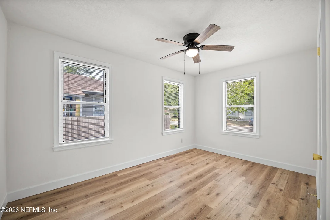 Photo of 4560 CRESCENT Street