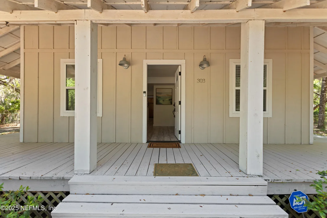Photo of 303 SE 3RD Avenue