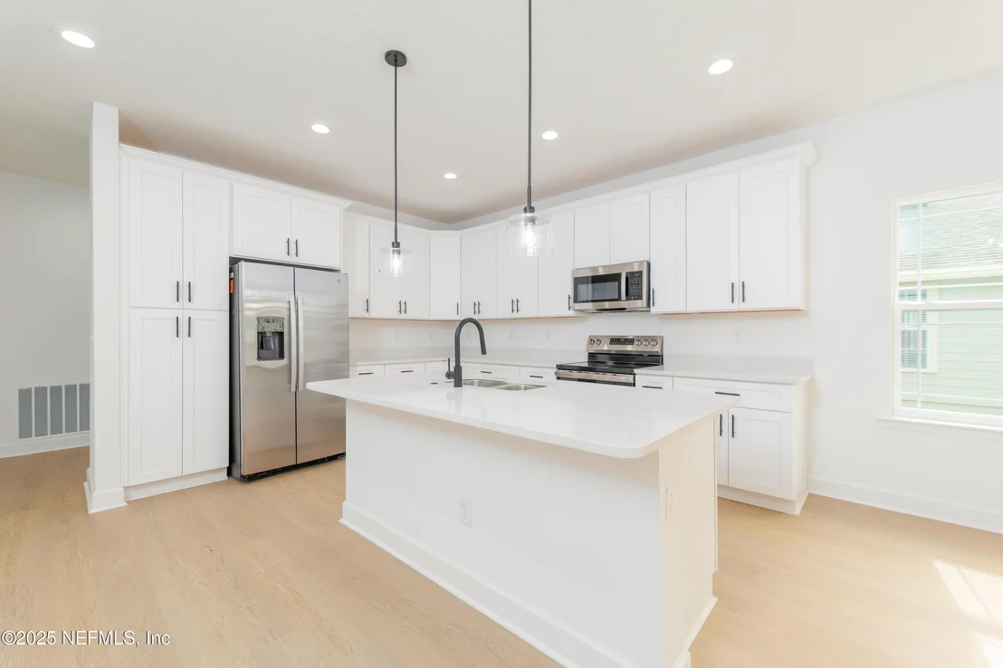 Photo of 1008 CLAY Street