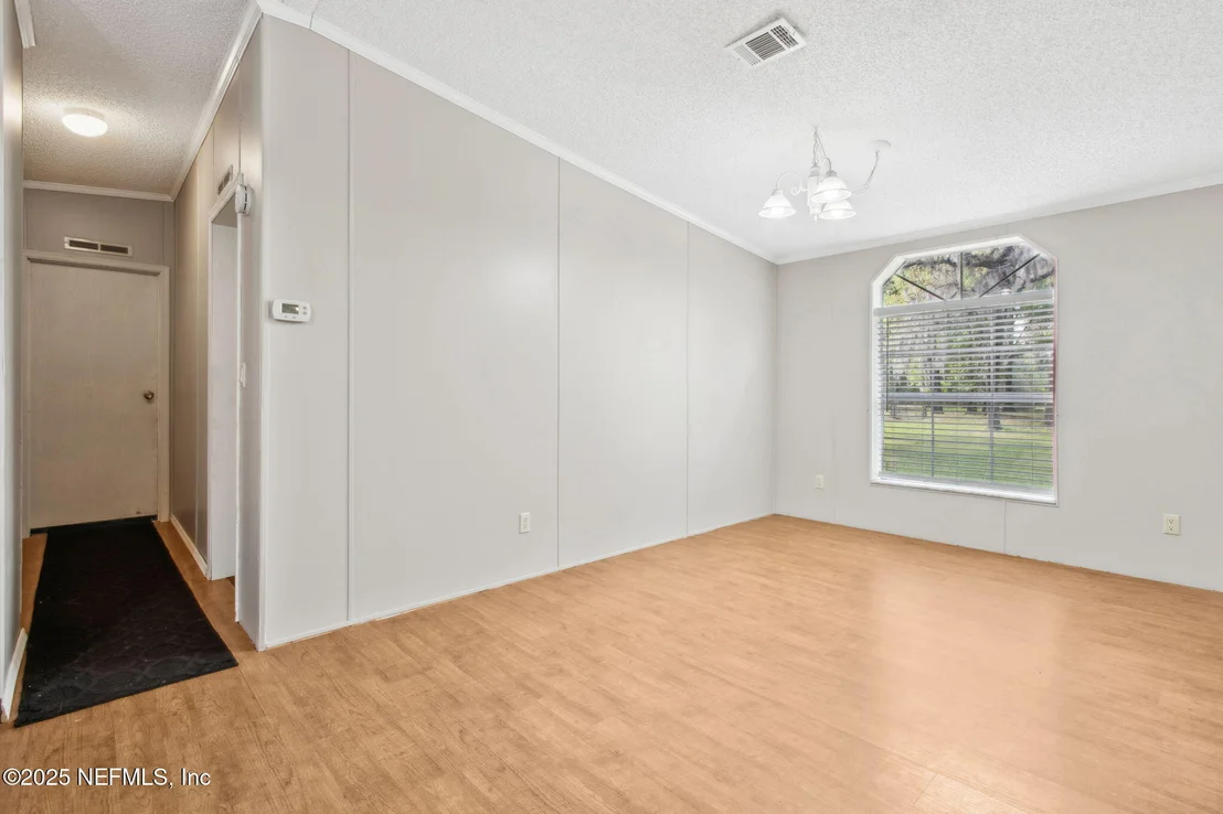 Photo of 812 JONATHAN Road