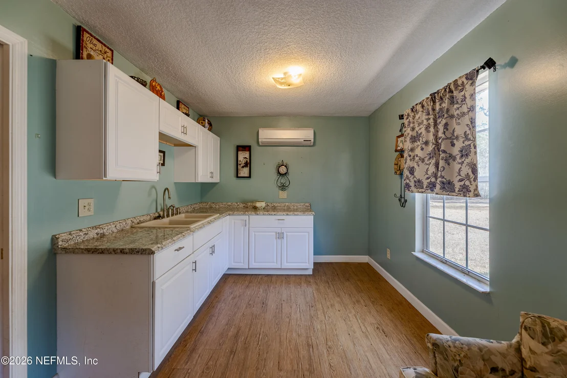 Photo of 8404 NESBITT Road