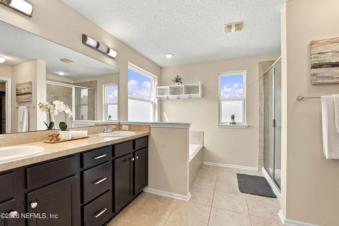 Photo of 219 DEERFIELD GLEN Drive
