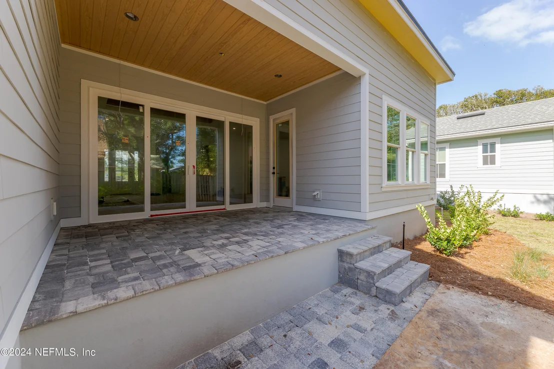 Photo of 372 RIDGEWAY Road