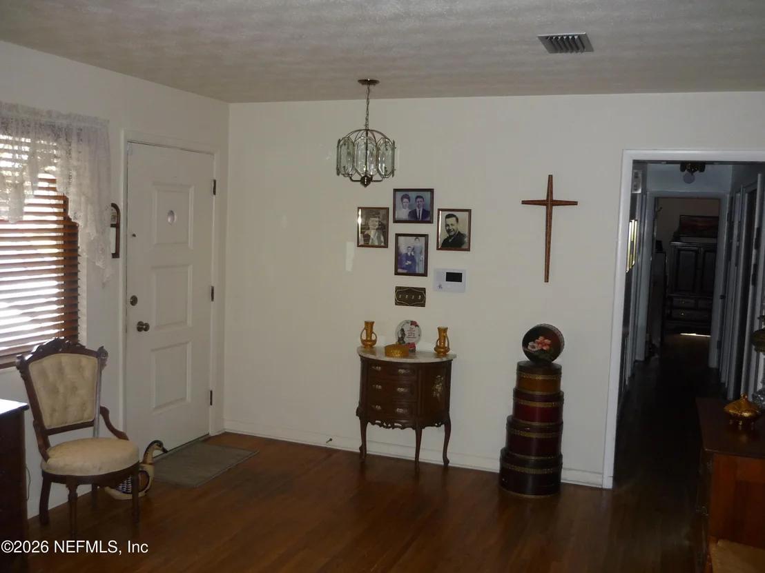 Photo of 1932 DALAMON Street